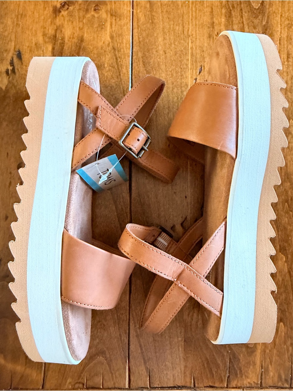 🤎 TOMS - Brynn - Tan Leather 🤎 - Picture 5 of 10